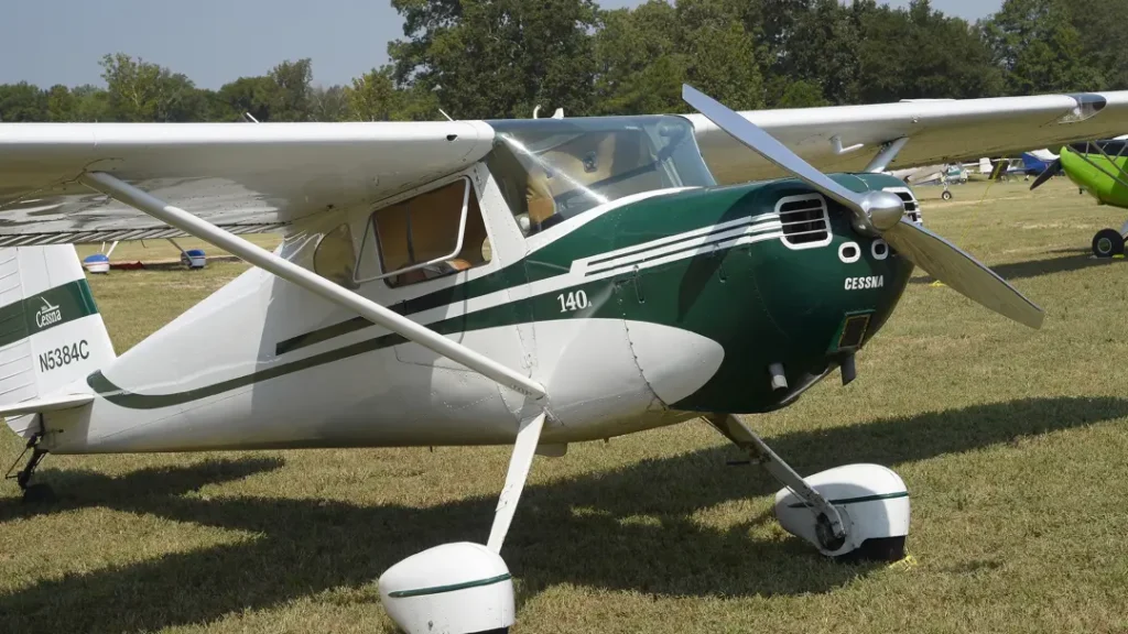 side view of a cessna 140